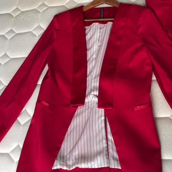 Two piece Suit - Picture 4 of 11